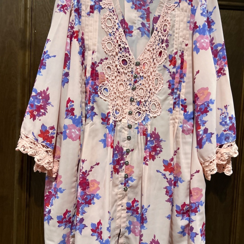 ROAMAN'S- BEAUTIFUL - COLORFUL TUNIC - SIZE 22W